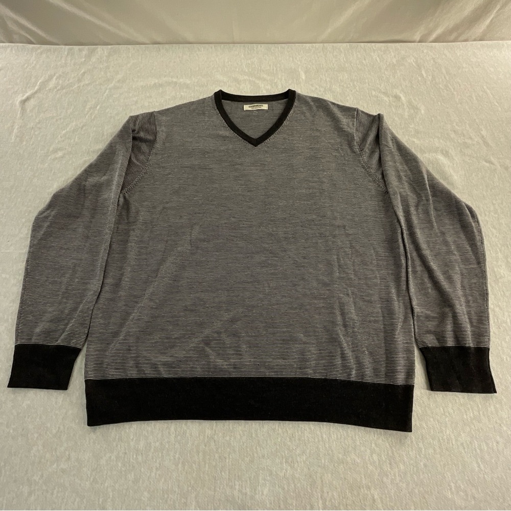GOODTHREADS 100% MERINO WOOL MEN’S V-NECK SWEATER SIZE: XL COLOR: GRAY AND WHITE